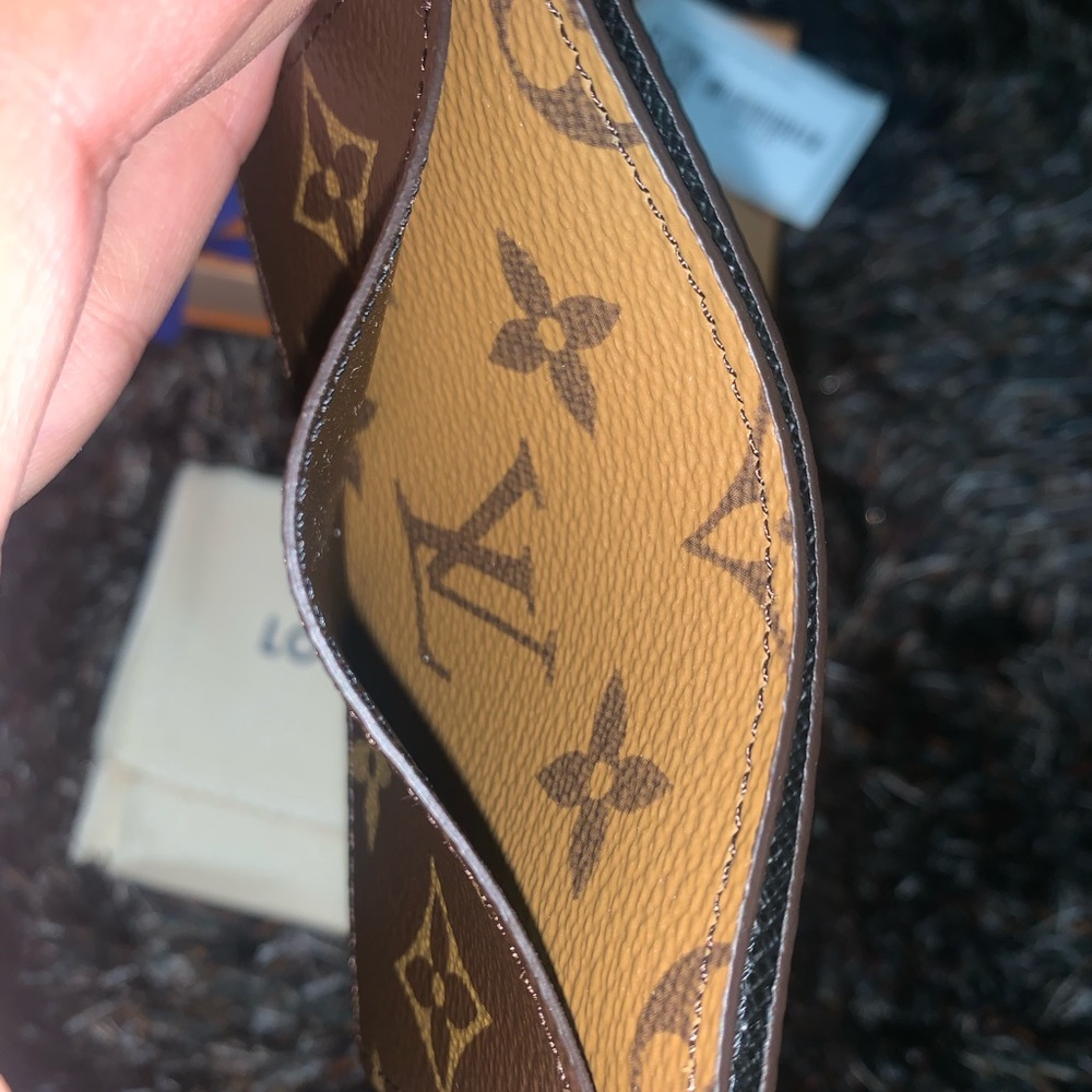 Louis Vuitton Reverse Monogram Card - Picture 3 of 5